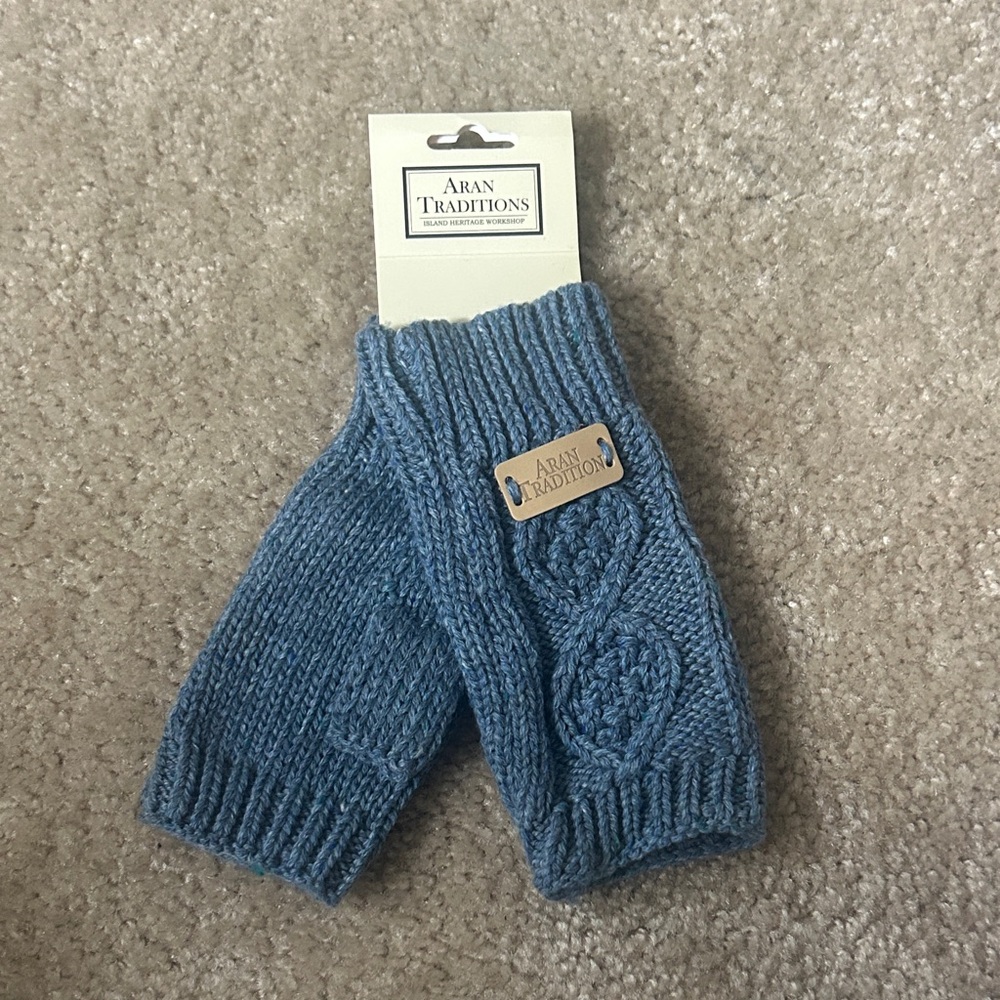 Aran Traditions Blue Knit Fingerless Gloves NWT